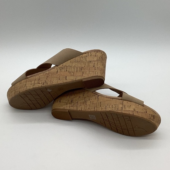 293. Chinese Laundry Tan Slip-On Wedge Sandals NWOT Size 9 - Picture 5 of 5